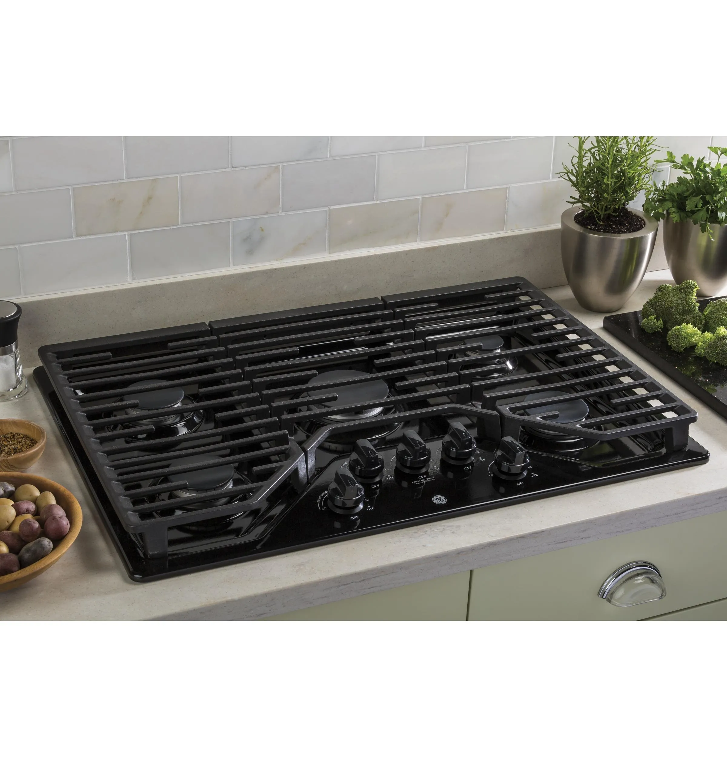 JGP5030DLBB GE® 30" Built-In Gas Cooktop with 5 Burners and Dishwasher Safe Grates