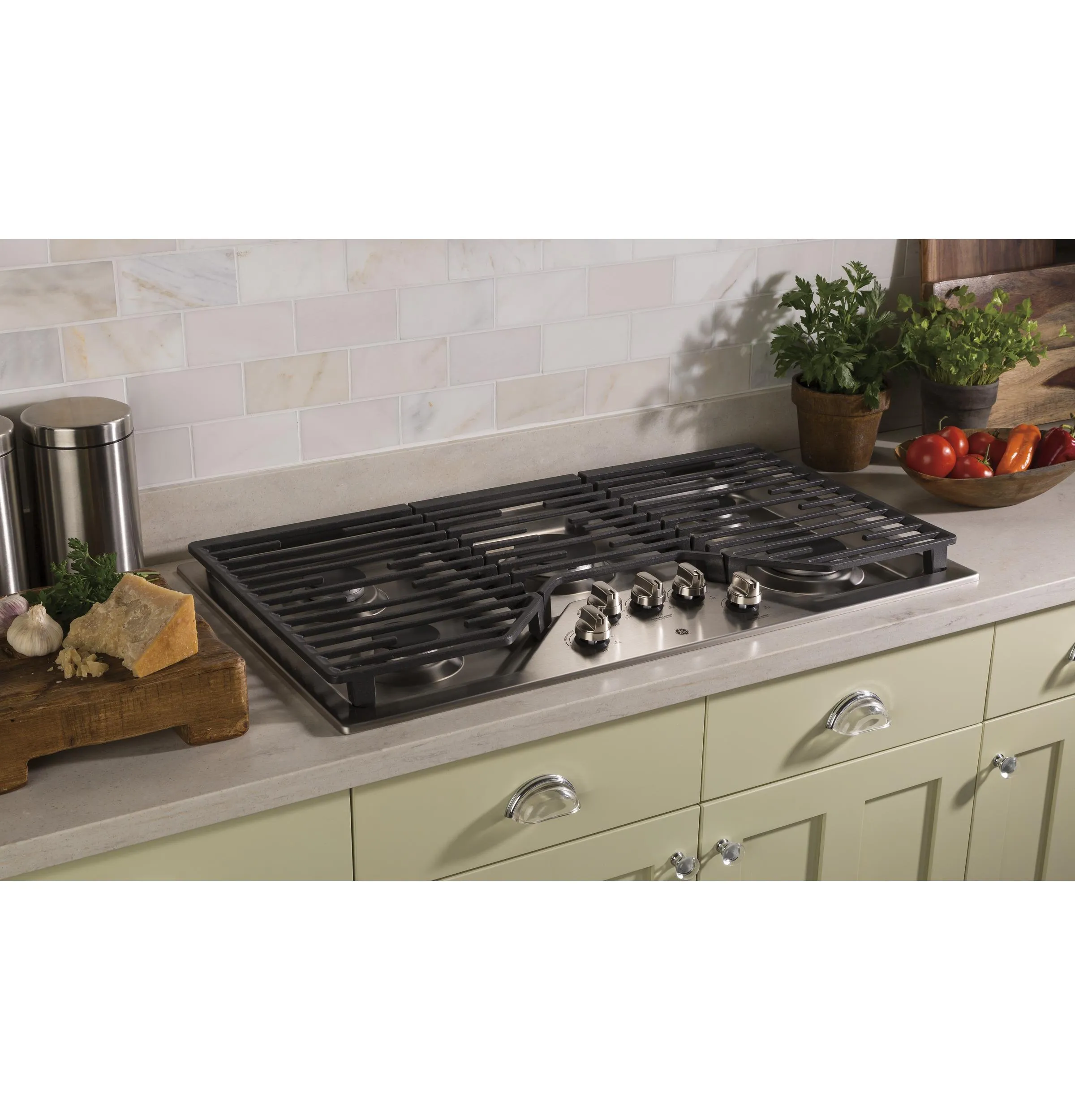 JGP5036SLSS GE® 36" Built-In Gas Cooktop with 5 Burners and Dishwasher Safe Grates