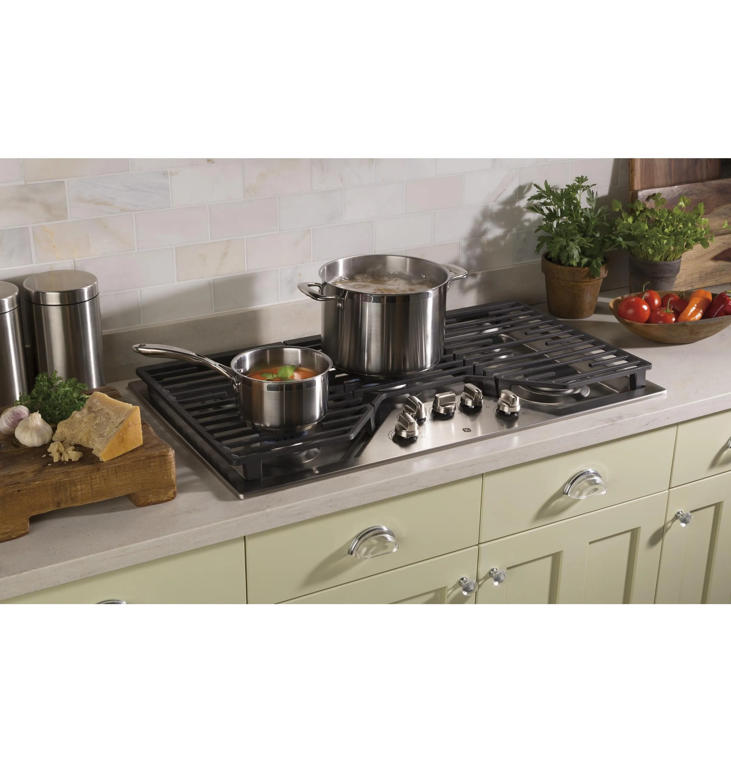 JGP5036SLSS GE® 36" Built-In Gas Cooktop with 5 Burners and Dishwasher Safe Grates